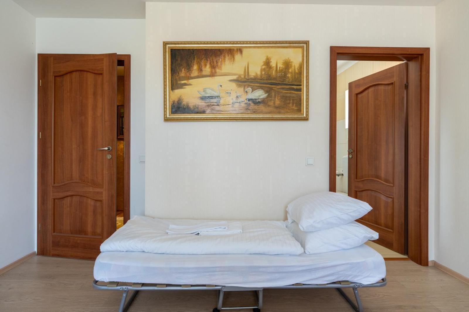 Faraway Aparthotel Near Vienna Airport With Anytime Self Check In Bruck an der Leitha Bilik gambar