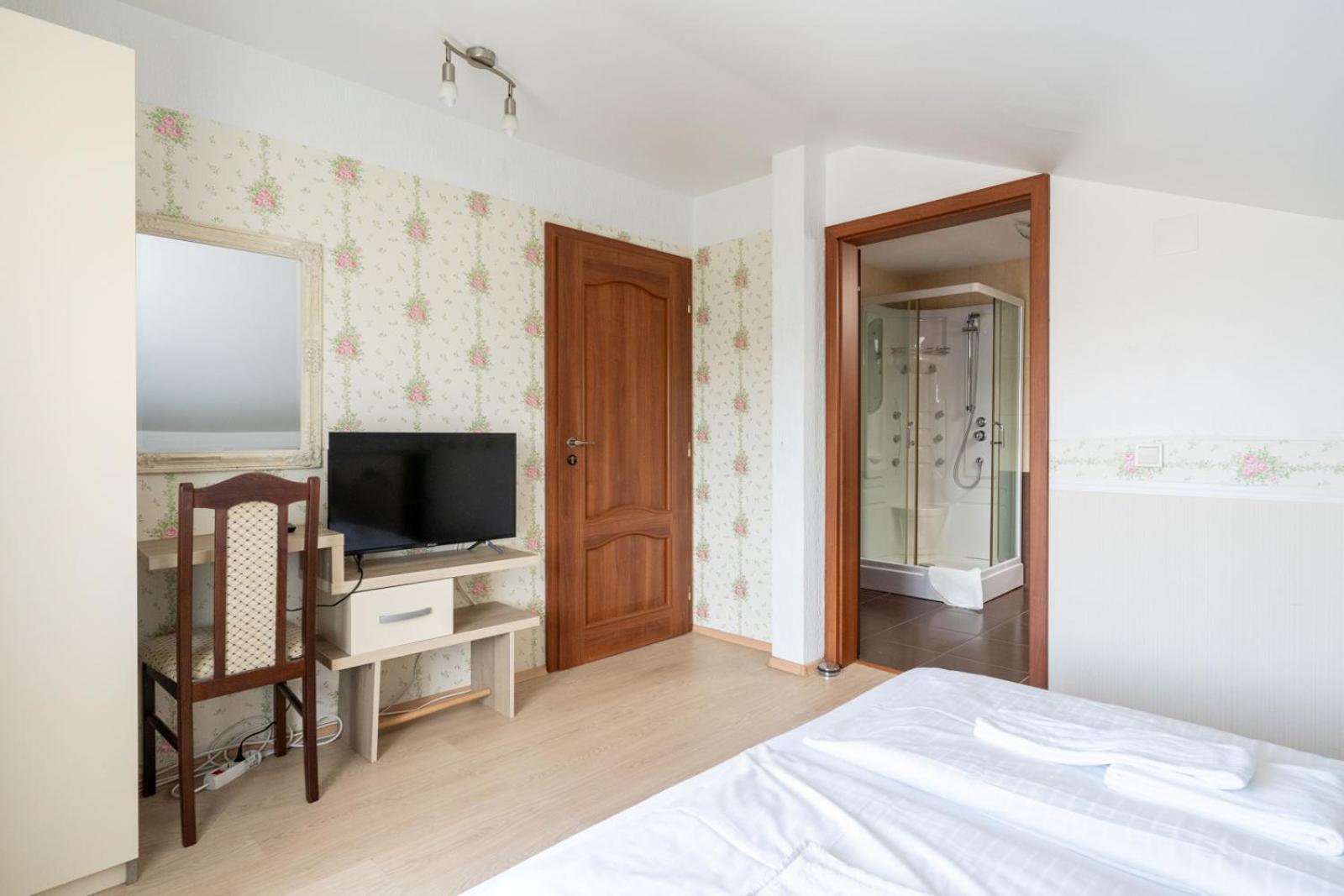Faraway Aparthotel Near Vienna Airport With Anytime Self Check In Bruck an der Leitha Bilik gambar