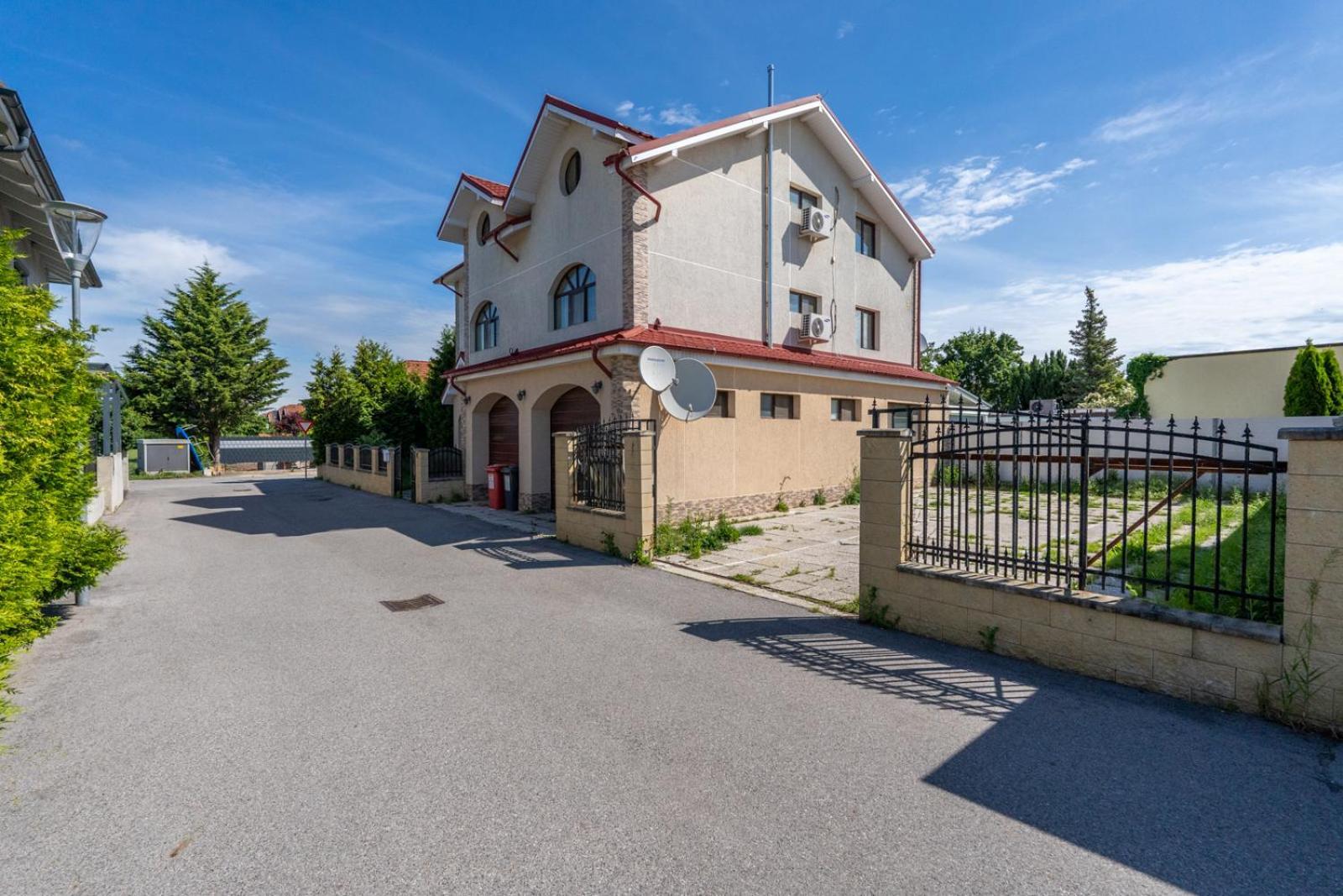 Faraway Aparthotel Near Vienna Airport With Anytime Self Check In Bruck an der Leitha Luaran gambar